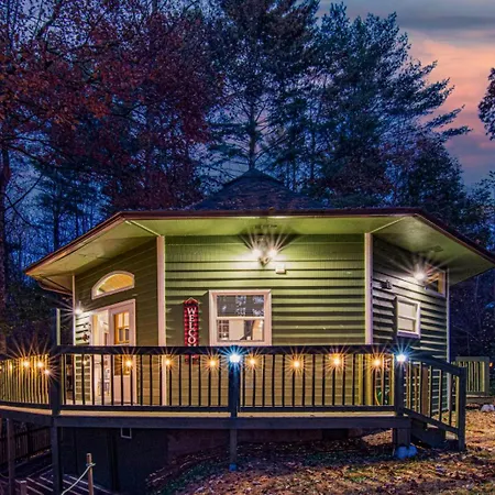 Play Arcade Games Make Firepit Smores Explore Downtown Blue Ridge In Minutes - Trails End